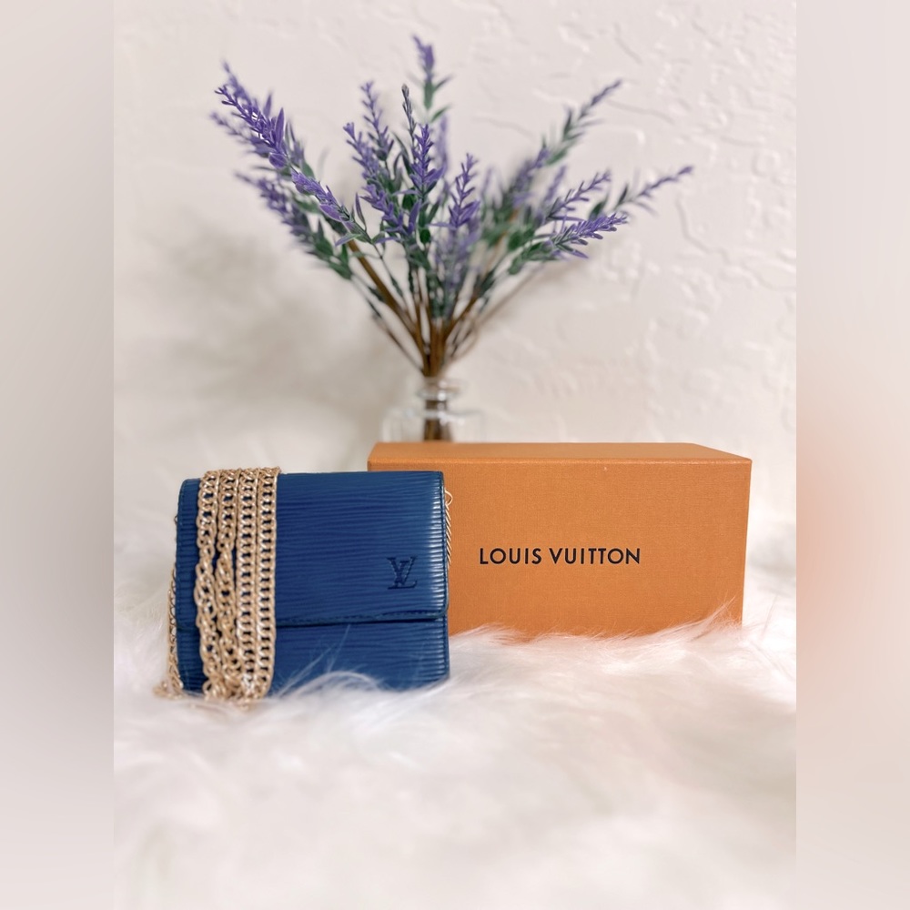 Louis Vuitton Elise Epi Wallet in Blue